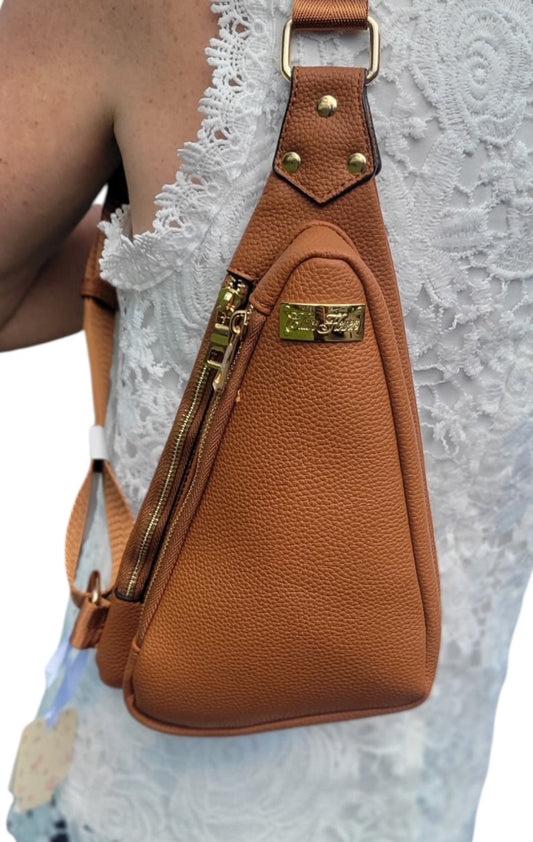 All leather crossbody in tobacco