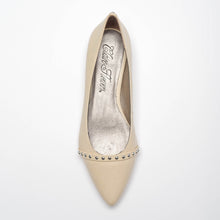 Karen Flat in Tan